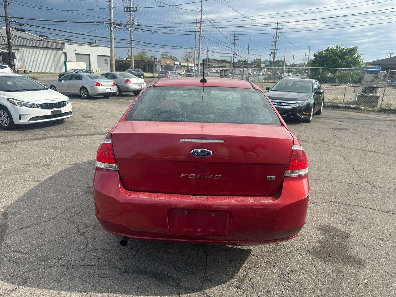 Ford Focus 4dr Sdn SE 2009