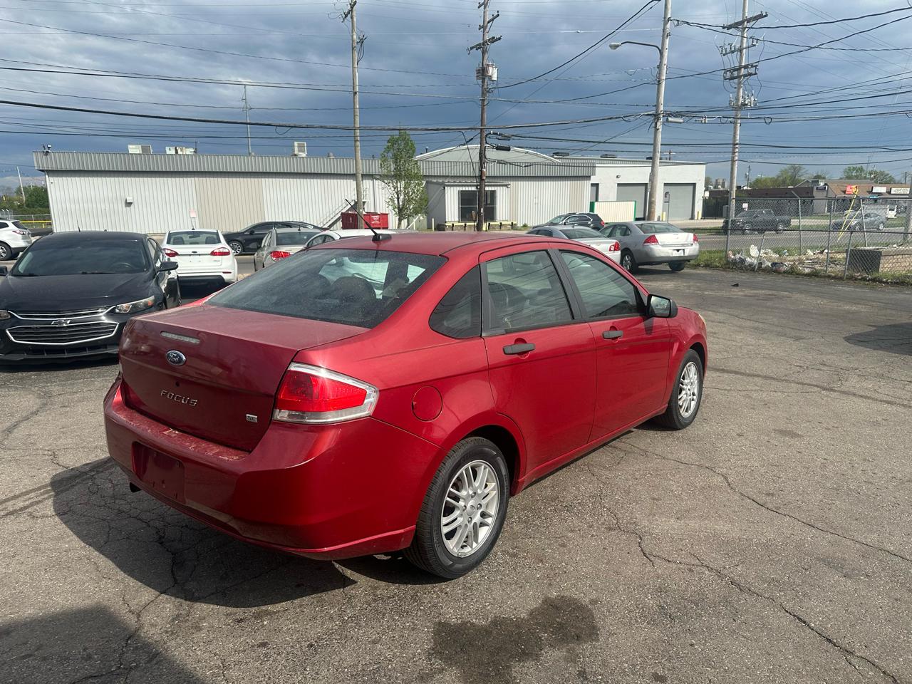 Ford Focus 4dr Sdn SE 2009