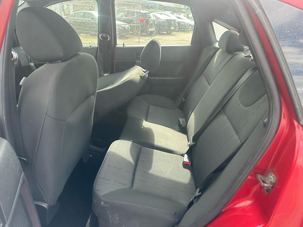 Ford Focus 4dr Sdn SE 2009