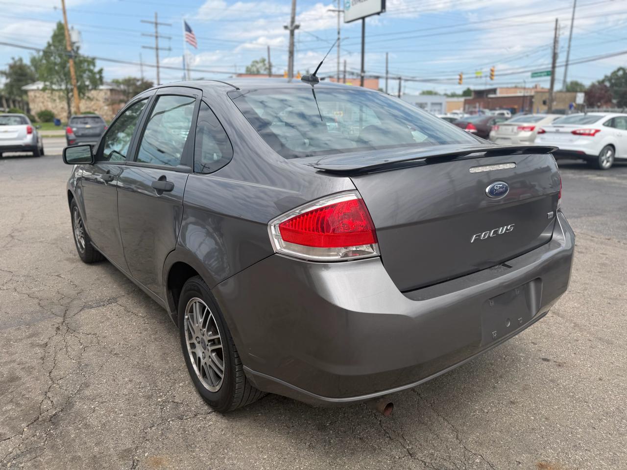 Ford Focus 4dr Sdn SE 2011