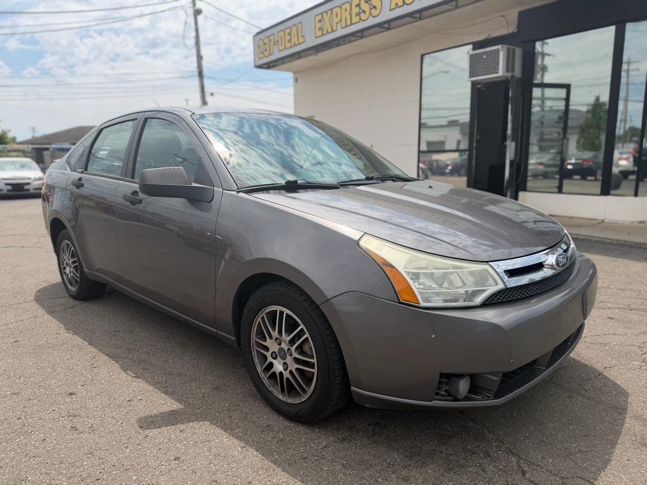 Ford Focus 4dr Sdn SE 2011