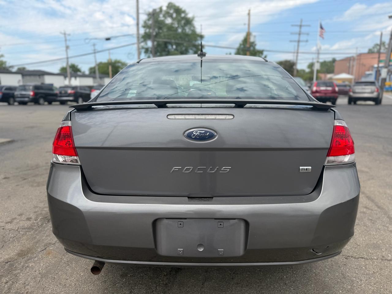 Ford Focus 4dr Sdn SE 2011