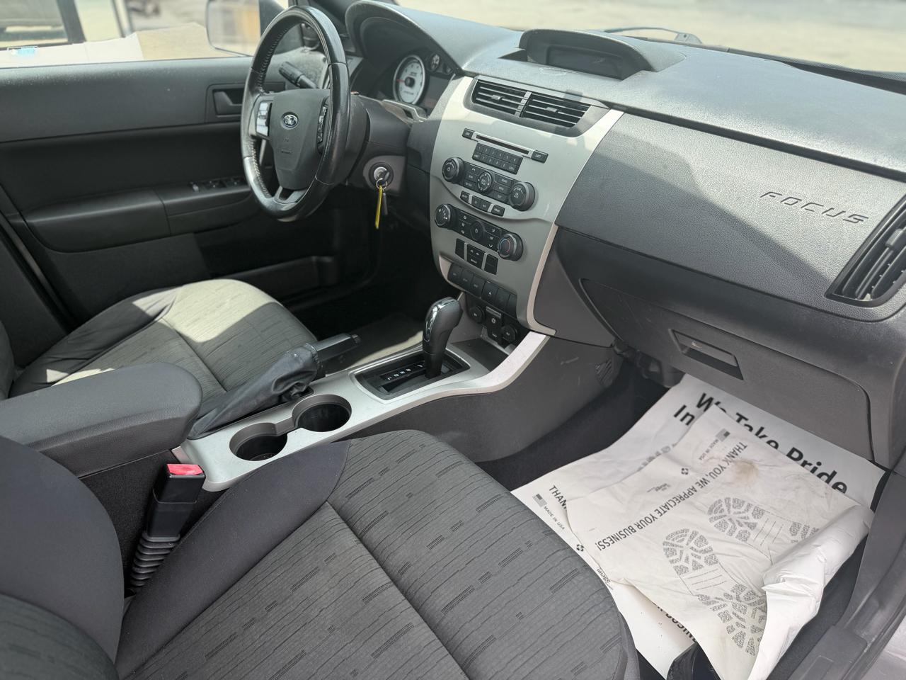 Ford Focus 4dr Sdn SE 2011
