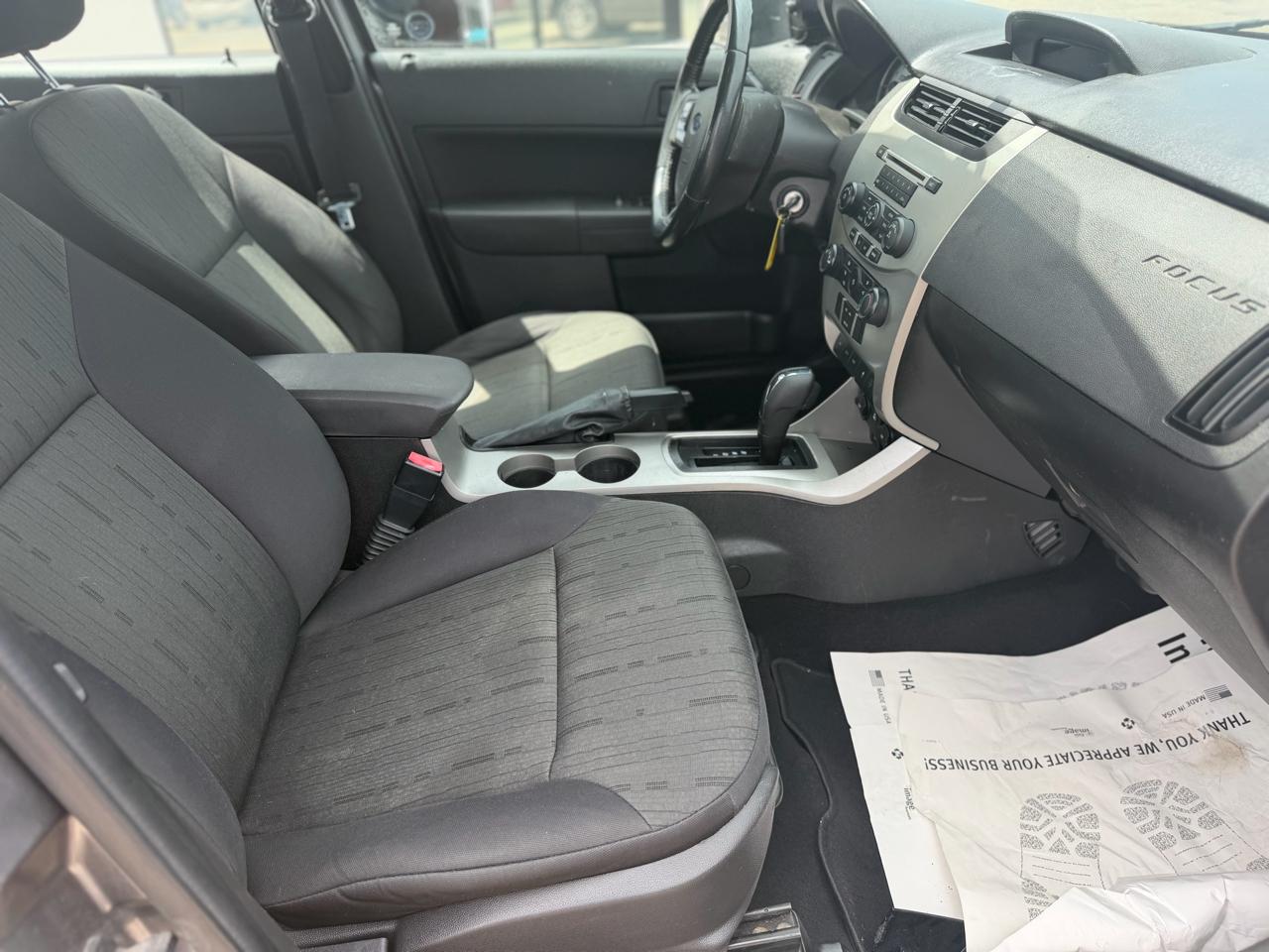 Ford Focus 4dr Sdn SE 2011