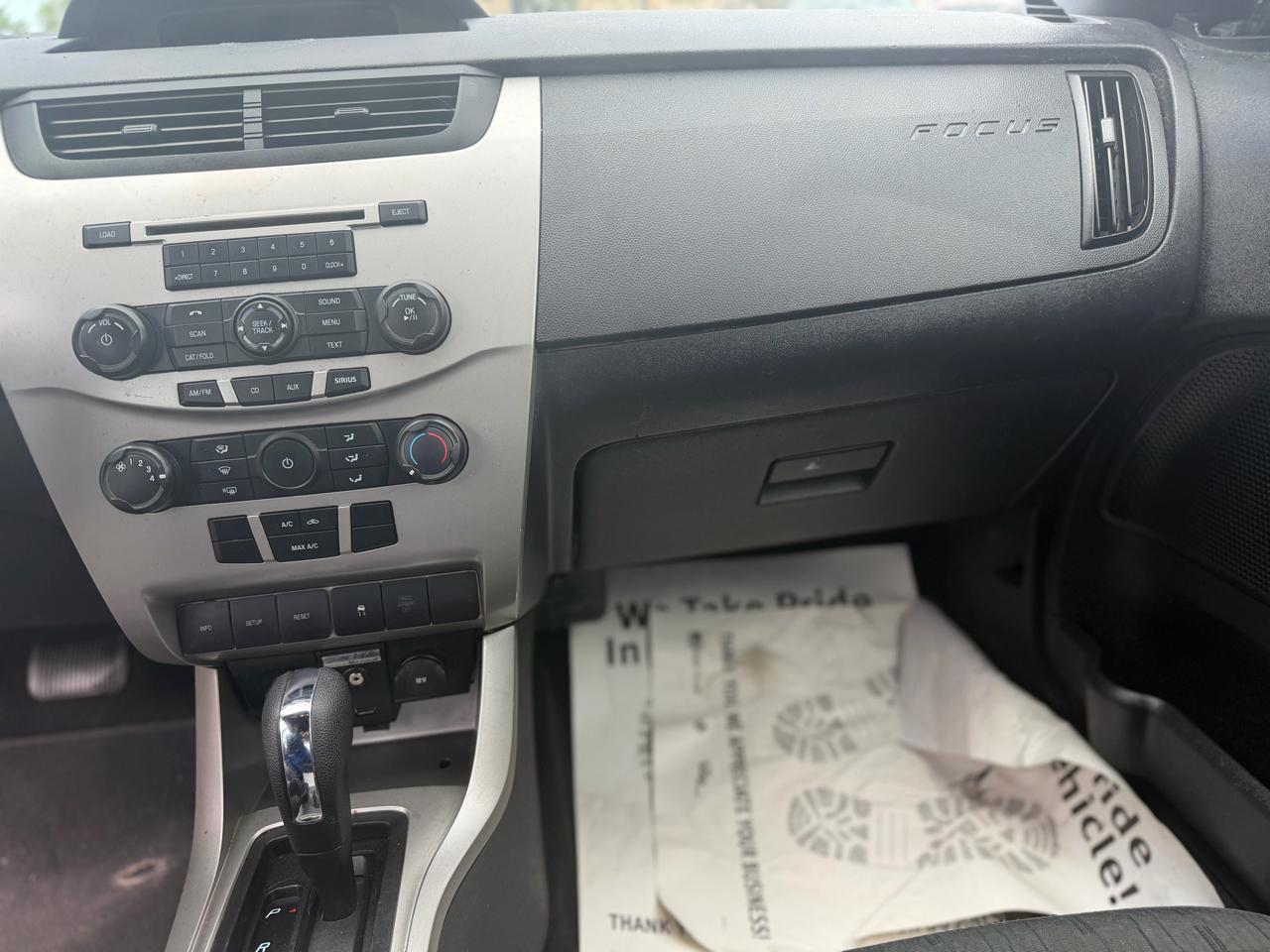 Ford Focus 4dr Sdn SE 2011
