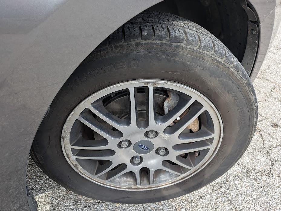 Ford Focus 4dr Sdn SE 2011