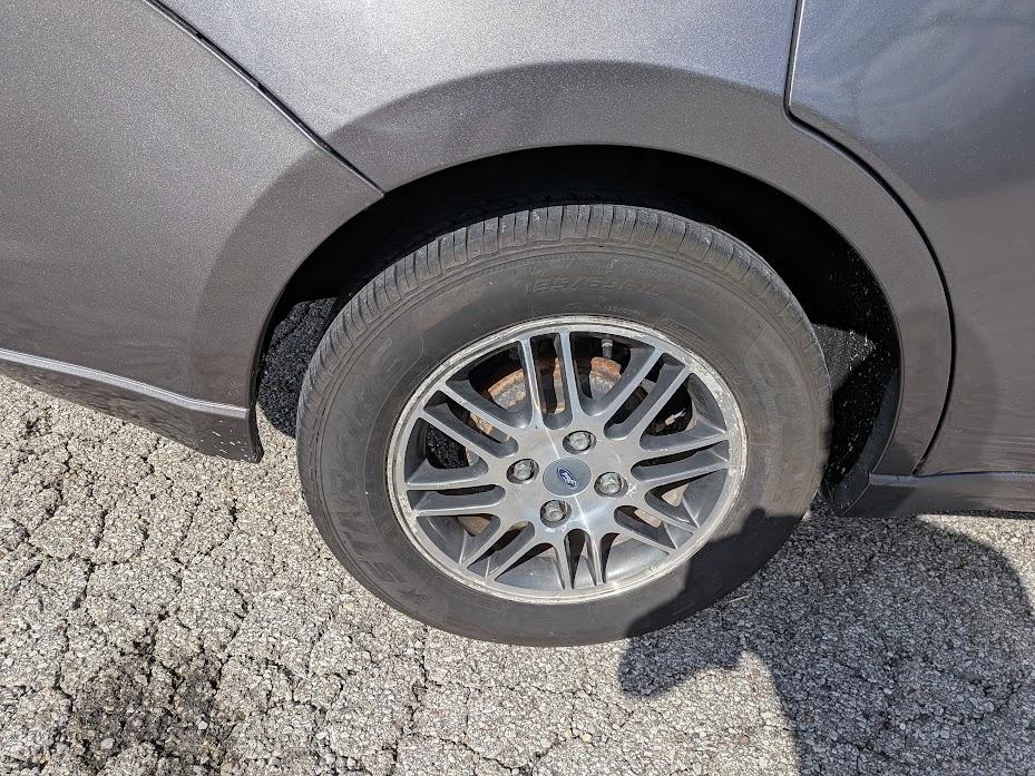 Ford Focus 4dr Sdn SE 2011