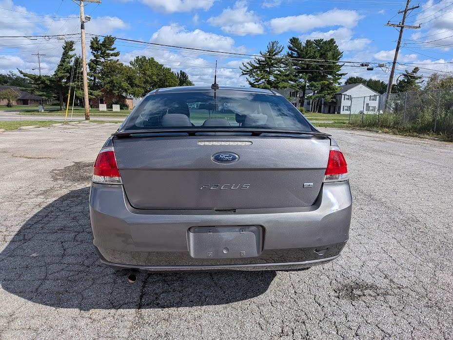 Ford Focus 4dr Sdn SE 2011