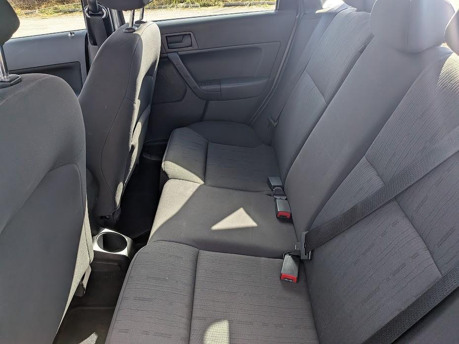 Ford Focus 4dr Sdn SE 2011