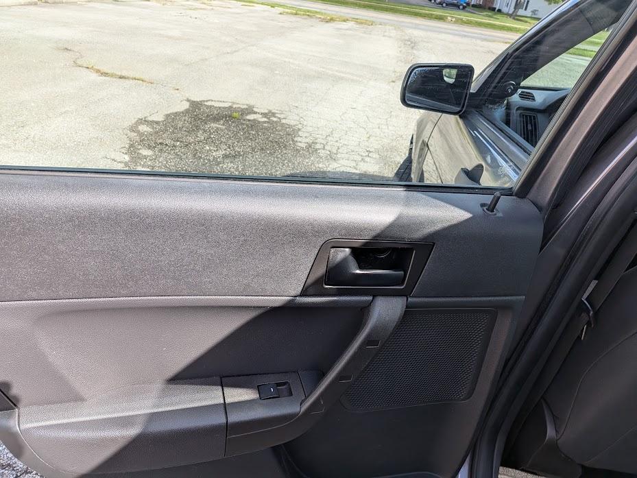 Ford Focus 4dr Sdn SE 2011