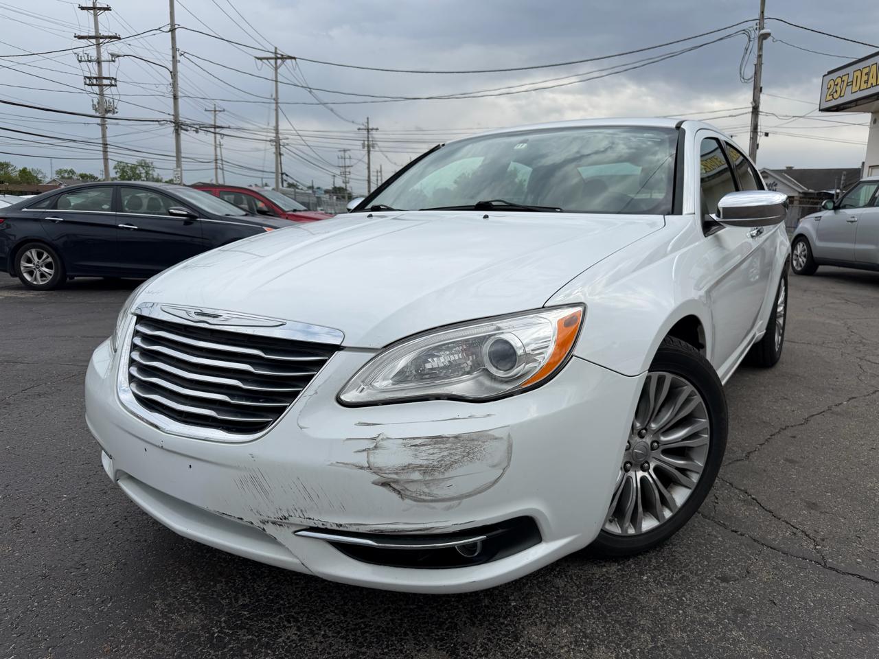 Chrysler 200 4dr Sdn Limited 2013