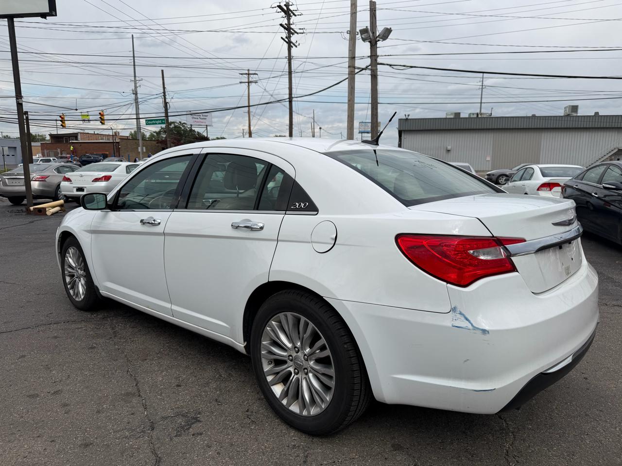 Chrysler 200 4dr Sdn Limited 2013