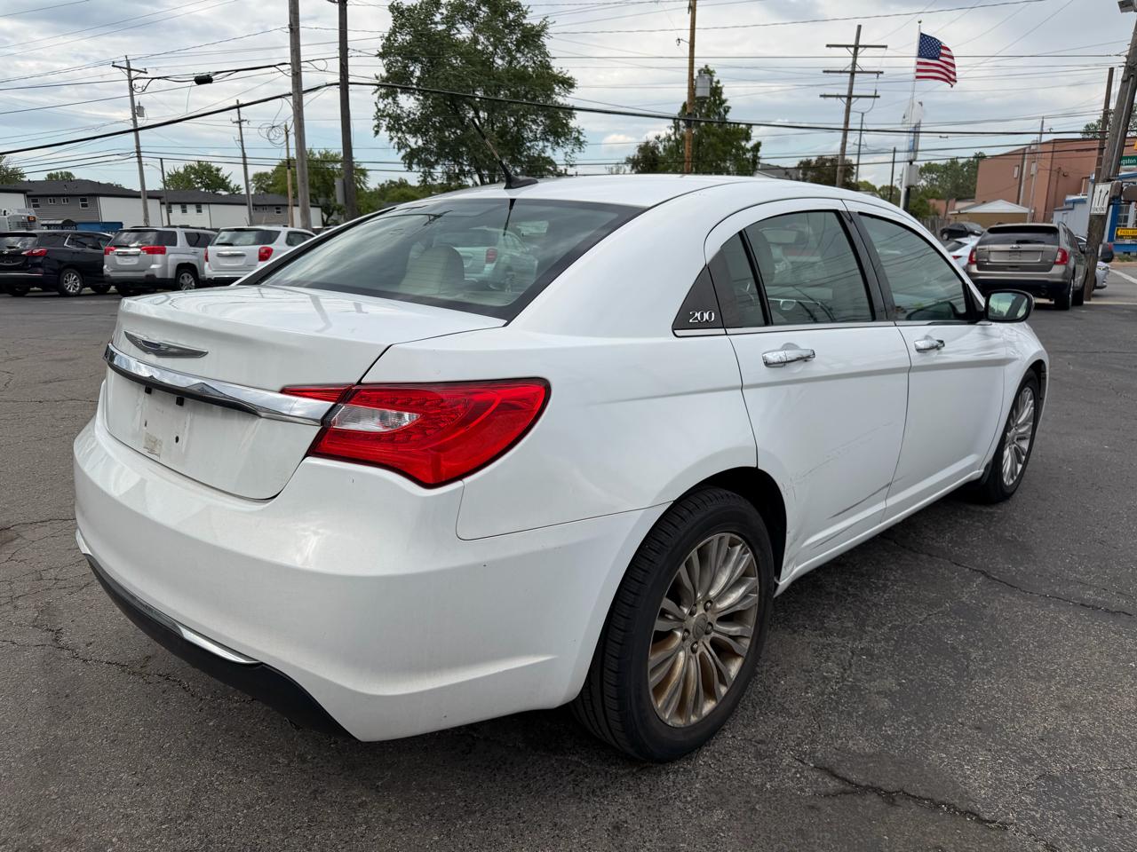 Chrysler 200 4dr Sdn Limited 2013