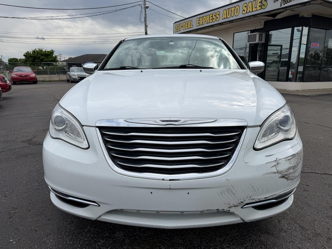 Chrysler 200 4dr Sdn Limited 2013