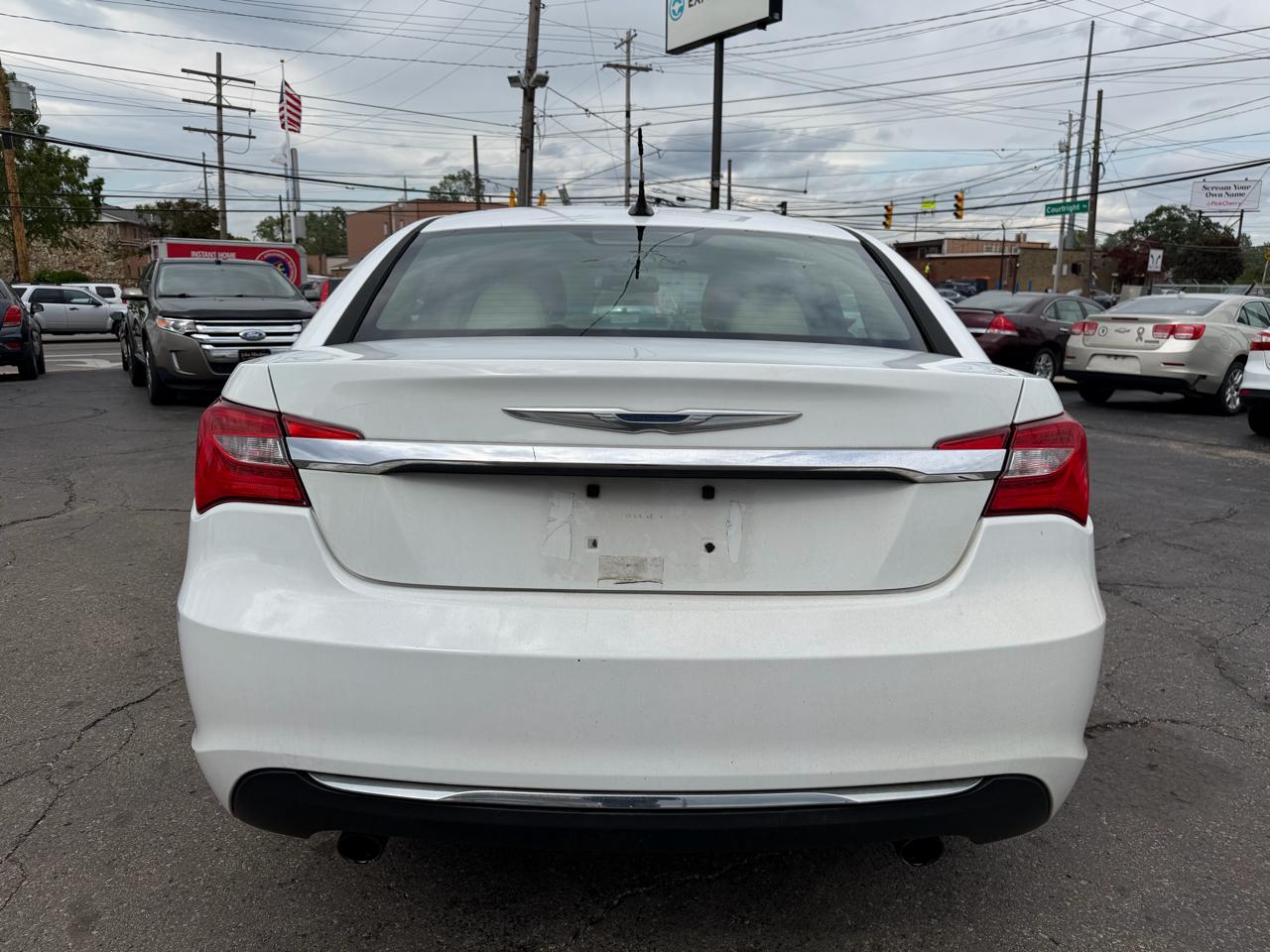 Chrysler 200 4dr Sdn Limited 2013