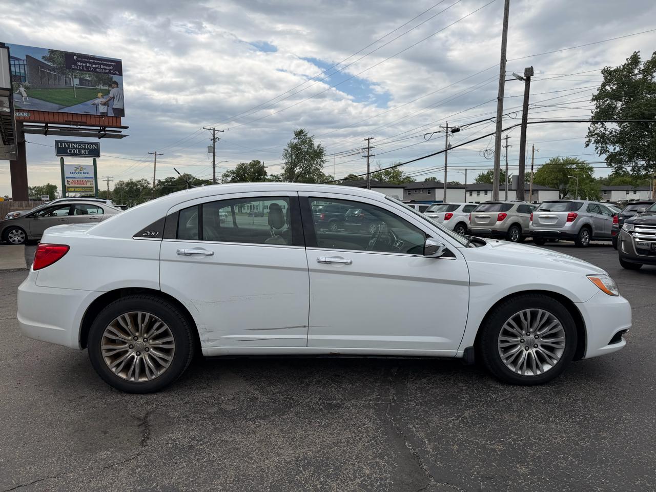 Chrysler 200 4dr Sdn Limited 2013