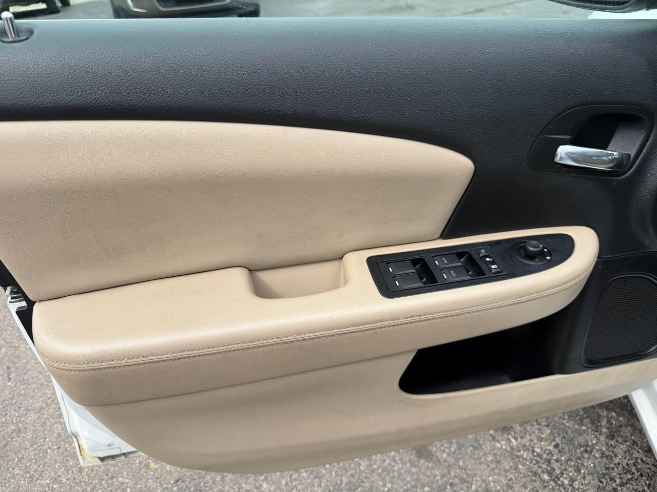 Chrysler 200 4dr Sdn Limited 2013