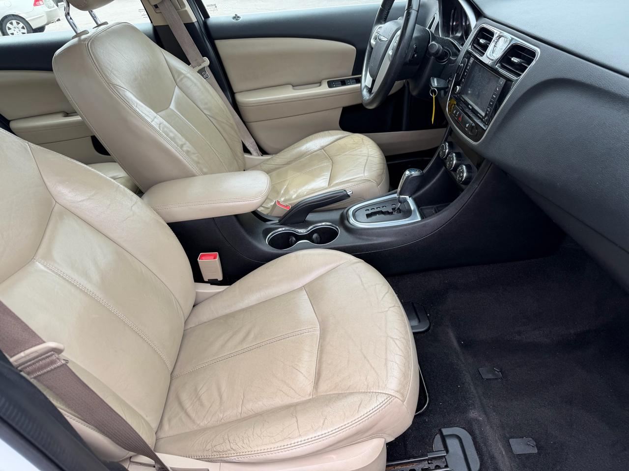 Chrysler 200 4dr Sdn Limited 2013