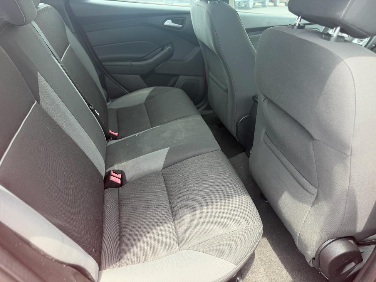 2014 Ford Focus SE - Photo 14