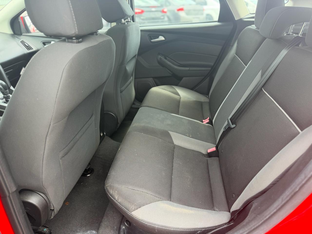 2014 Ford Focus SE - Photo 15