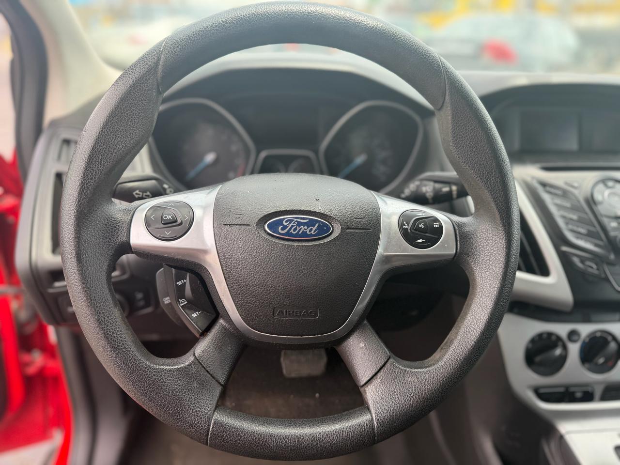 2014 Ford Focus SE - Photo 16