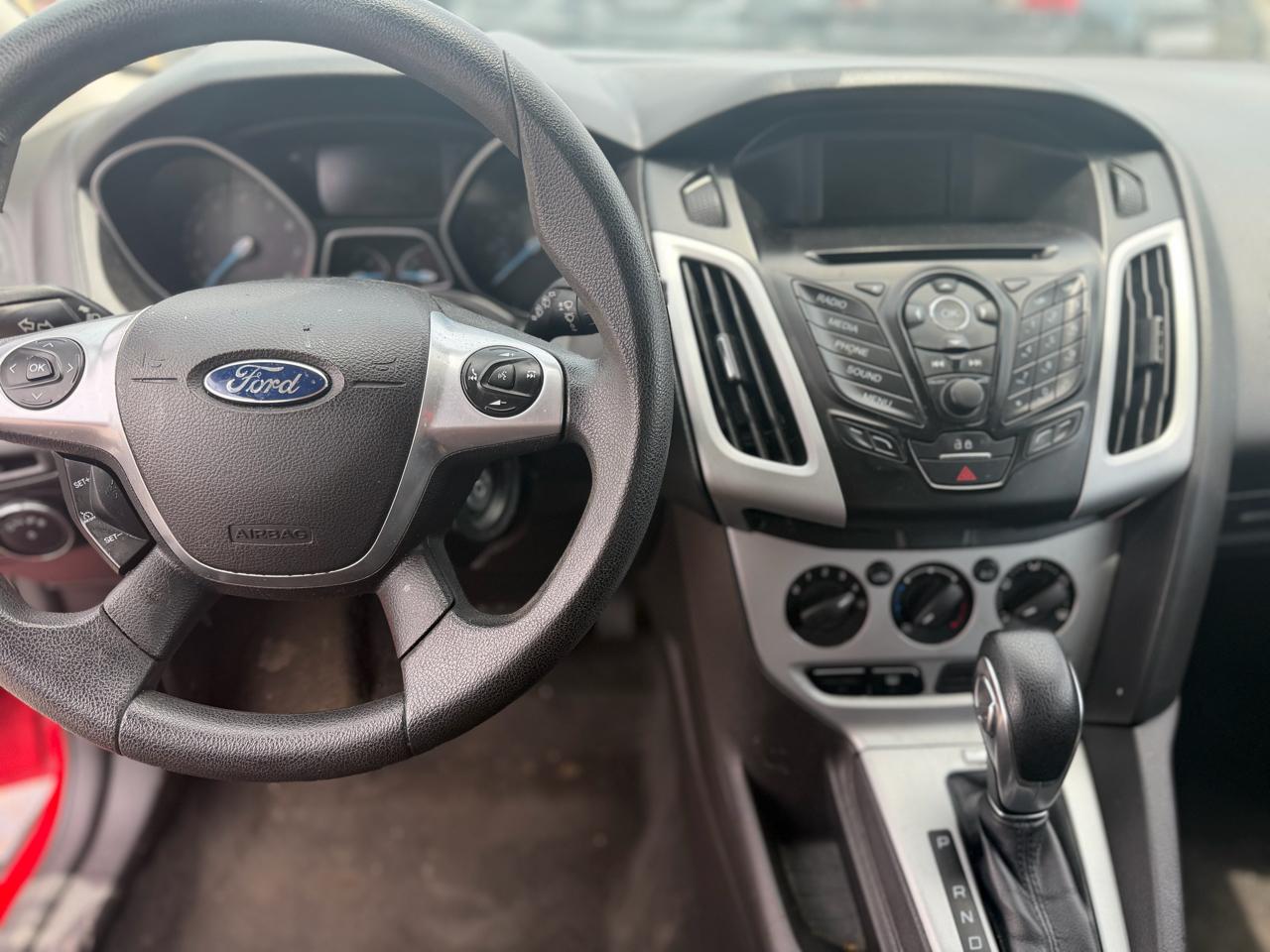 2014 Ford Focus SE - Photo 17