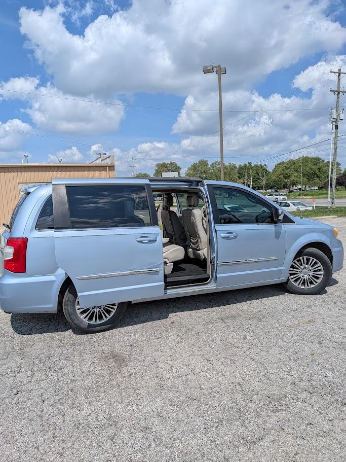 Chrysler Town & Country 4dr Wgn Touring-L 2013