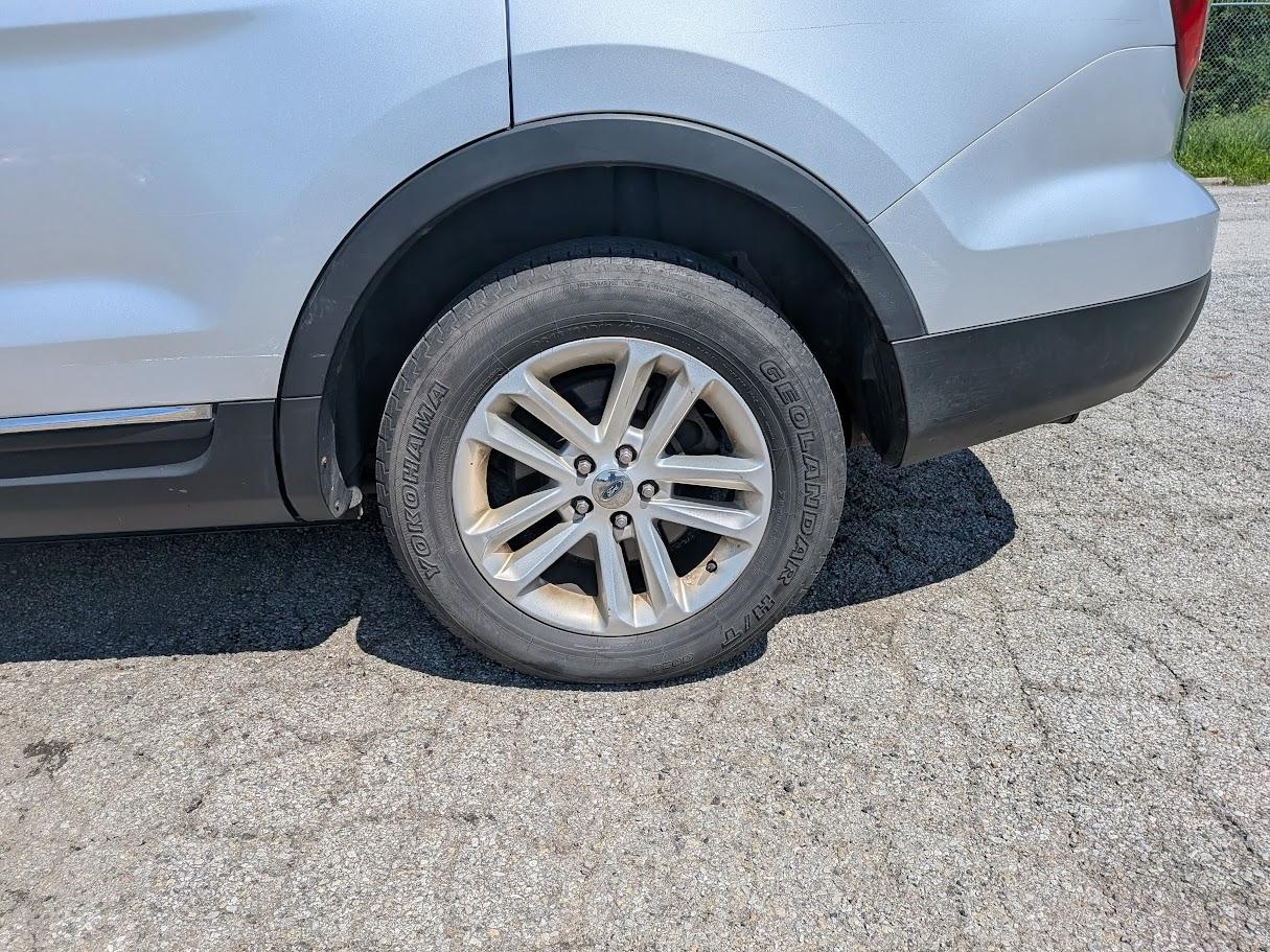 Ford Explorer FWD 4dr XLT 2011