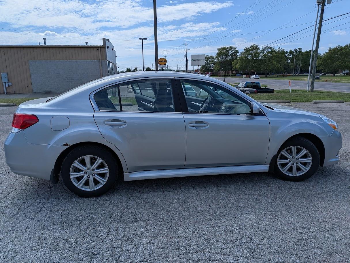 Subaru Legacy 4dr Sdn H4 Auto 2.5i Premium 2012