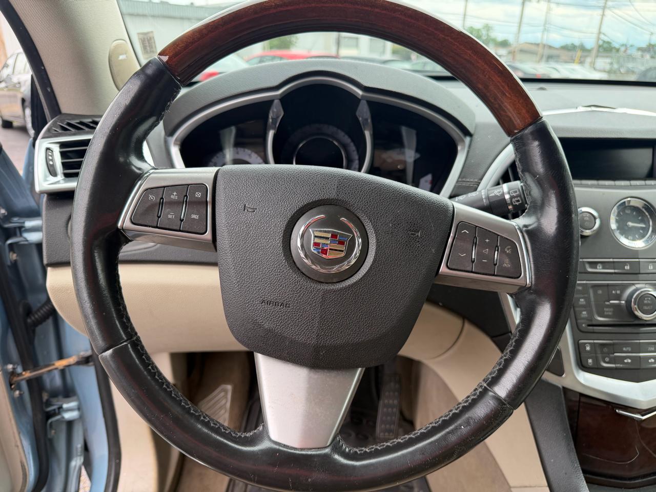 Cadillac SRX FWD 4dr Luxury Collection 2011