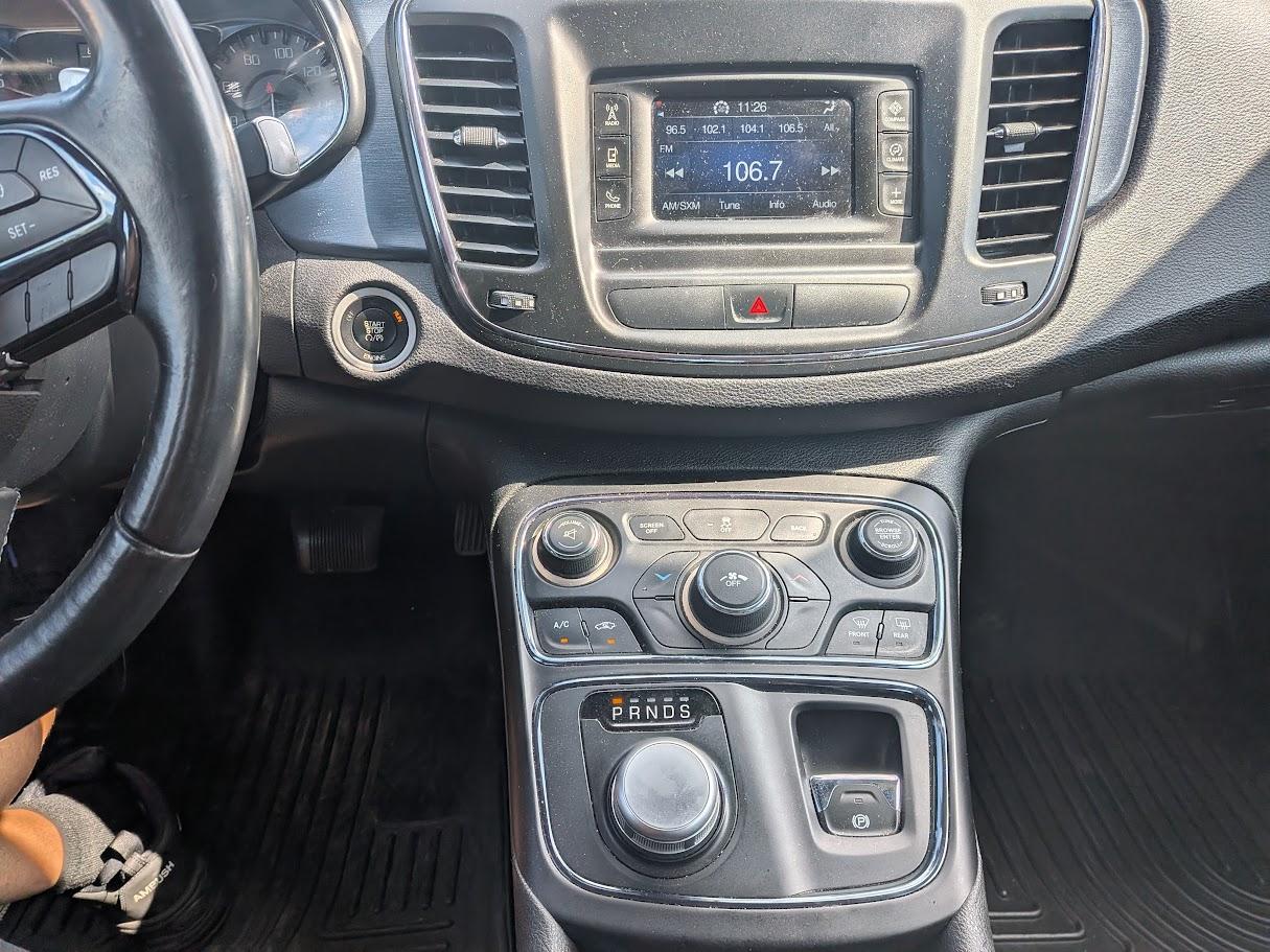 Chrysler 200 4dr Sdn S FWD 2015
