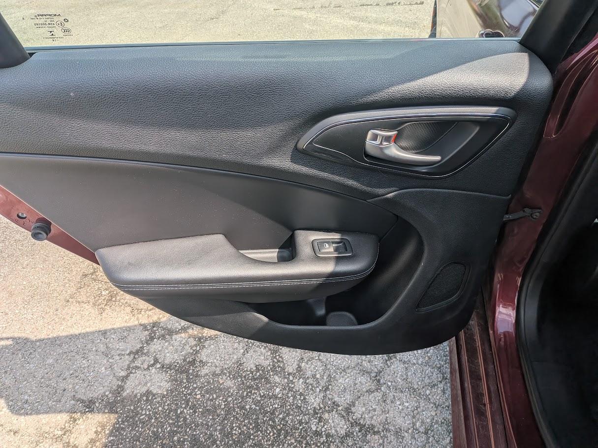 Chrysler 200 4dr Sdn S FWD 2015