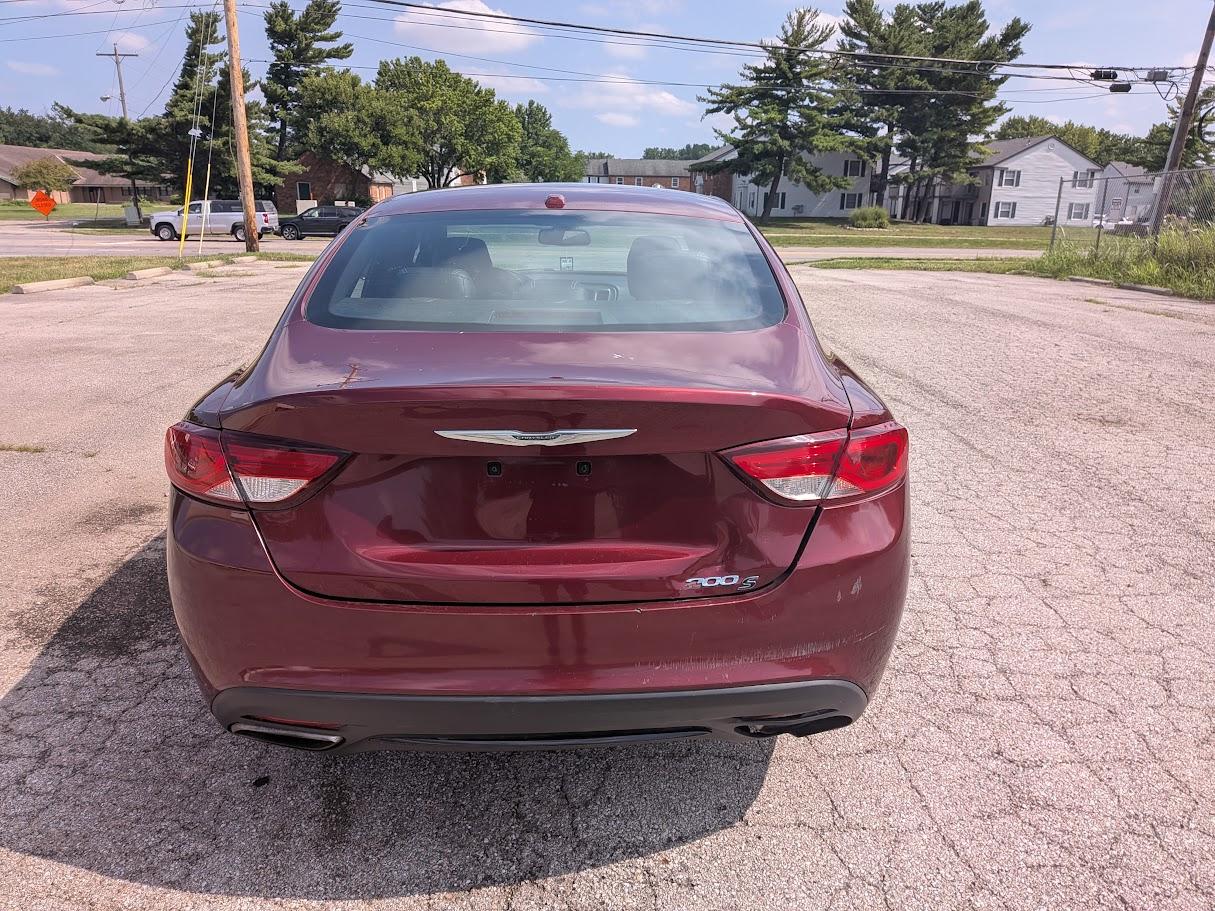 Chrysler 200 4dr Sdn S FWD 2015