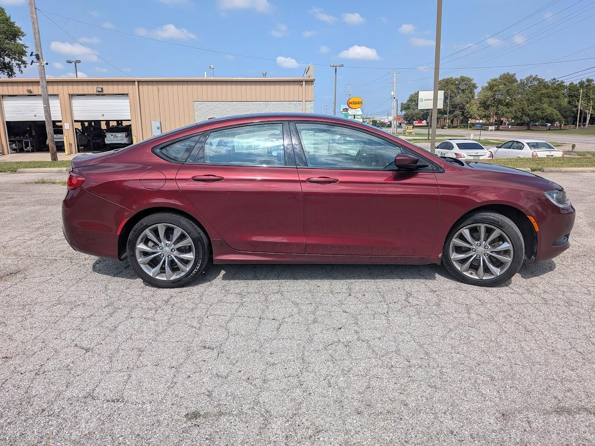 Chrysler 200 4dr Sdn S FWD 2015