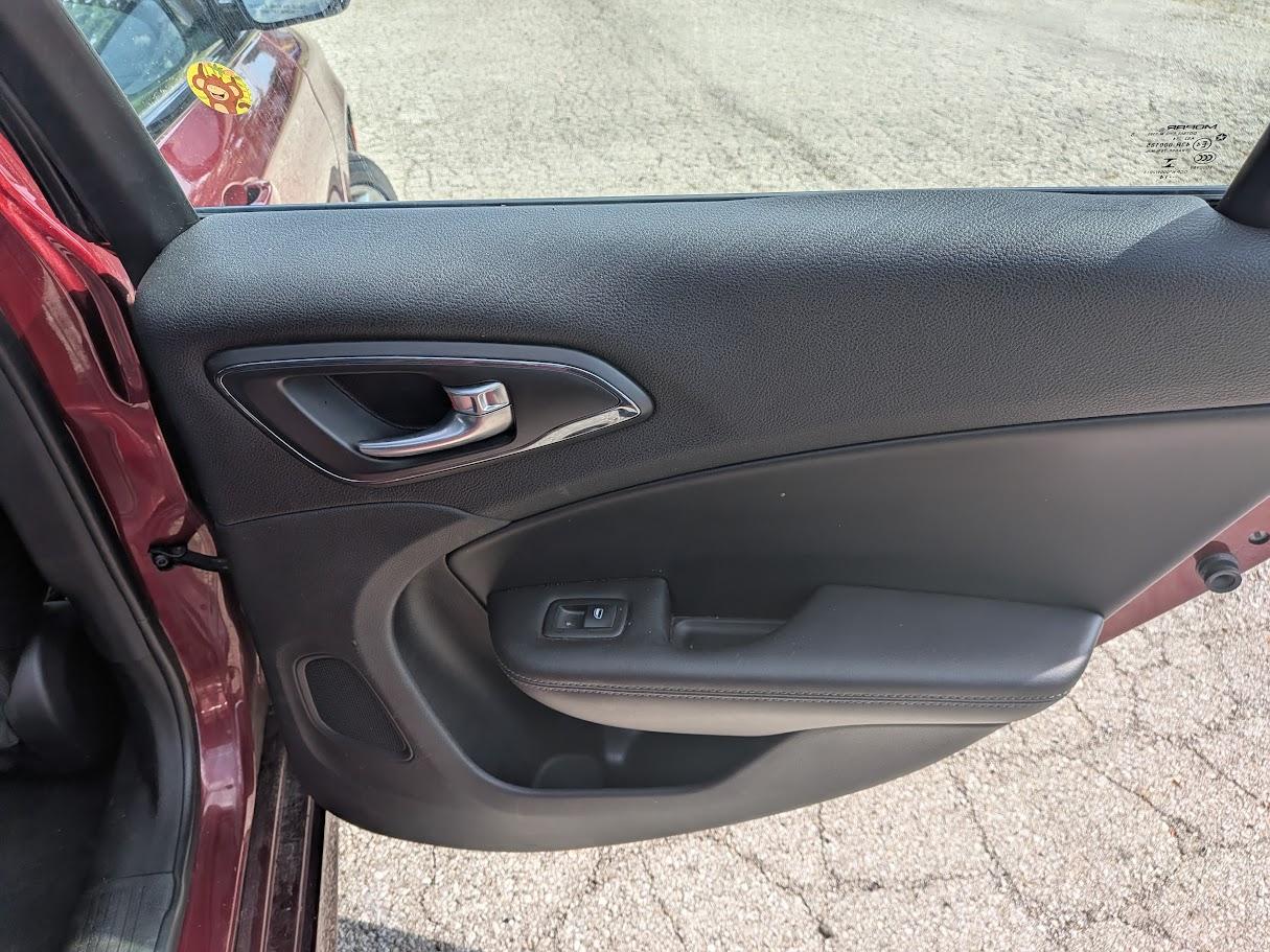 Chrysler 200 4dr Sdn S FWD 2015