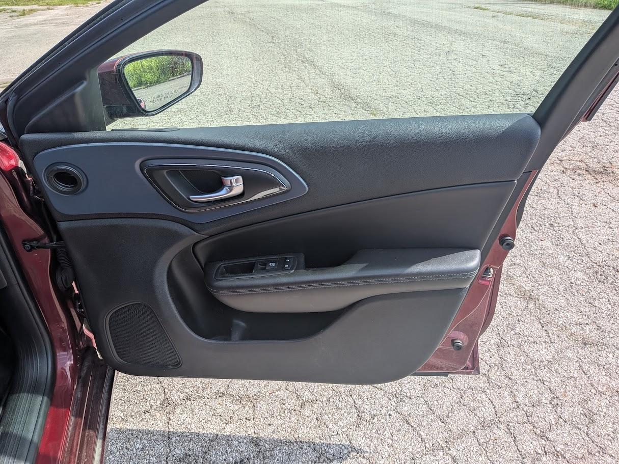 Chrysler 200 4dr Sdn S FWD 2015