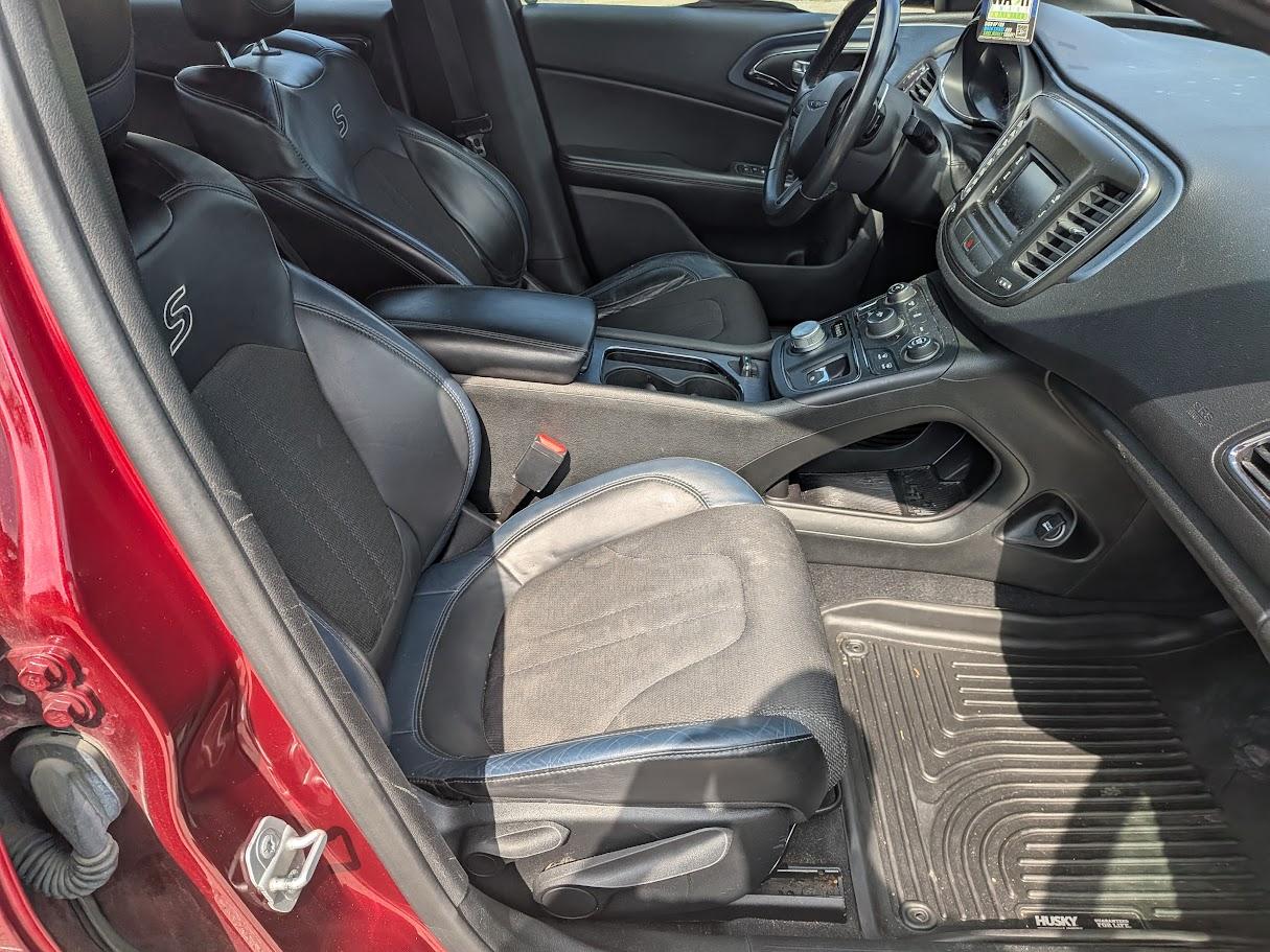 Chrysler 200 4dr Sdn S FWD 2015