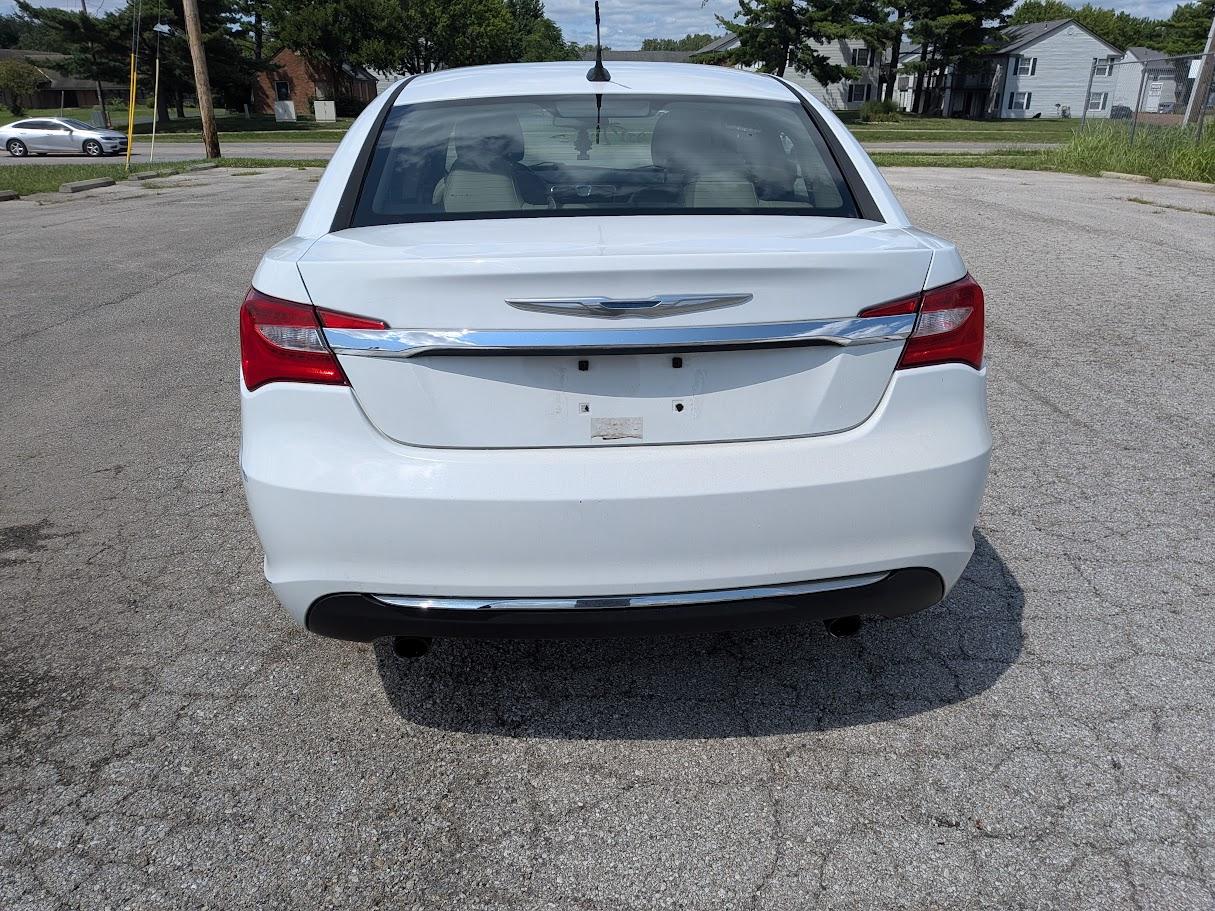 Chrysler 200 4dr Sdn Limited 2013
