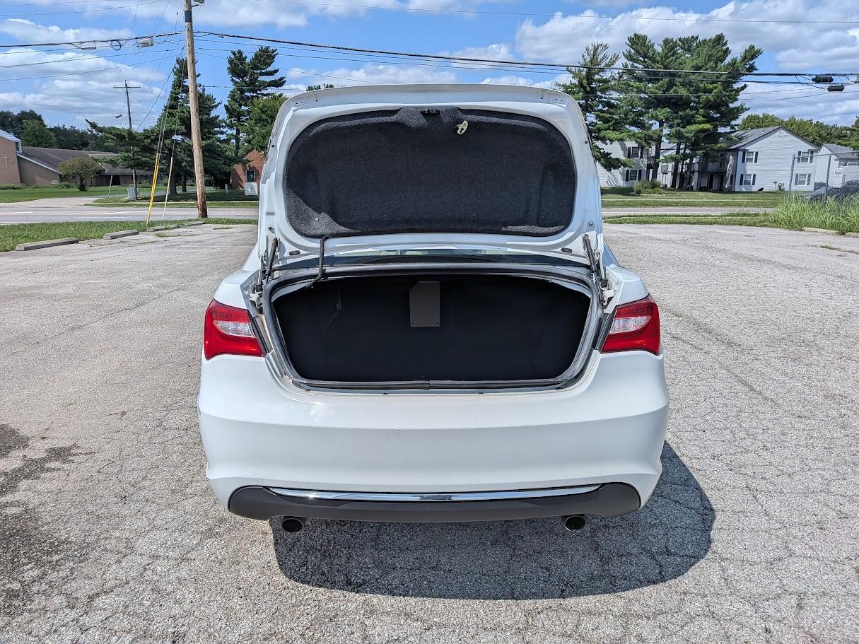 Chrysler 200 4dr Sdn Limited 2013