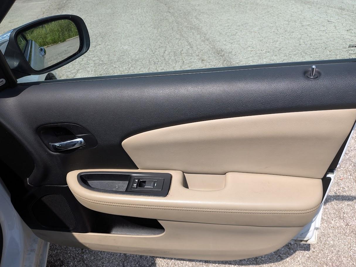 Chrysler 200 4dr Sdn Limited 2013