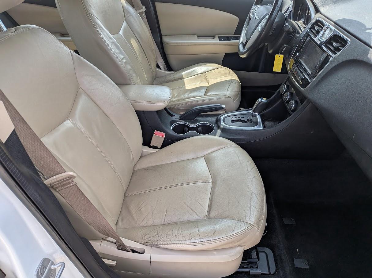 Chrysler 200 4dr Sdn Limited 2013