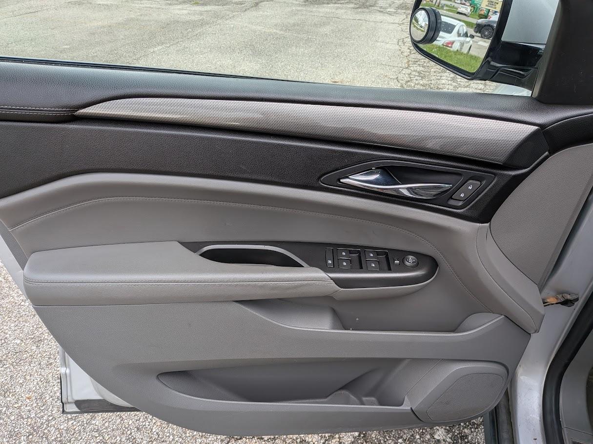 Cadillac SRX FWD 4dr Base 2012