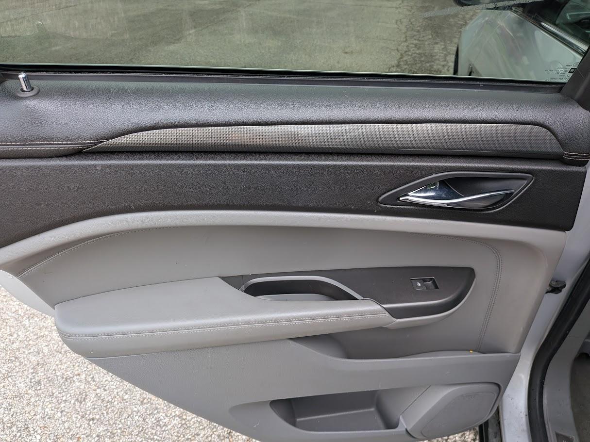 Cadillac SRX FWD 4dr Base 2012