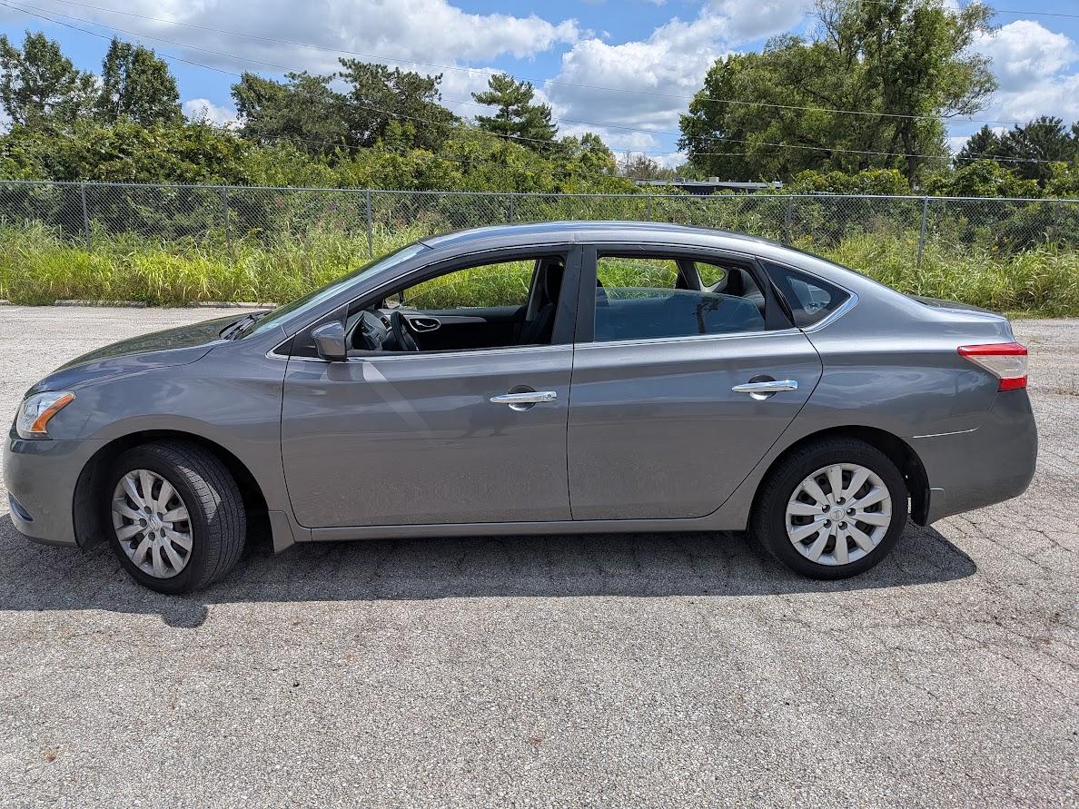 Nissan Sentra 4dr Sdn I4 CVT S 2015