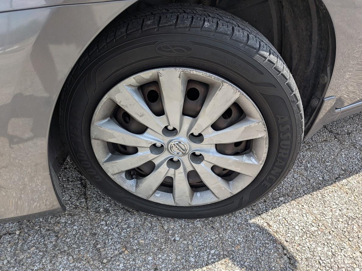 Nissan Sentra 4dr Sdn I4 CVT S 2015