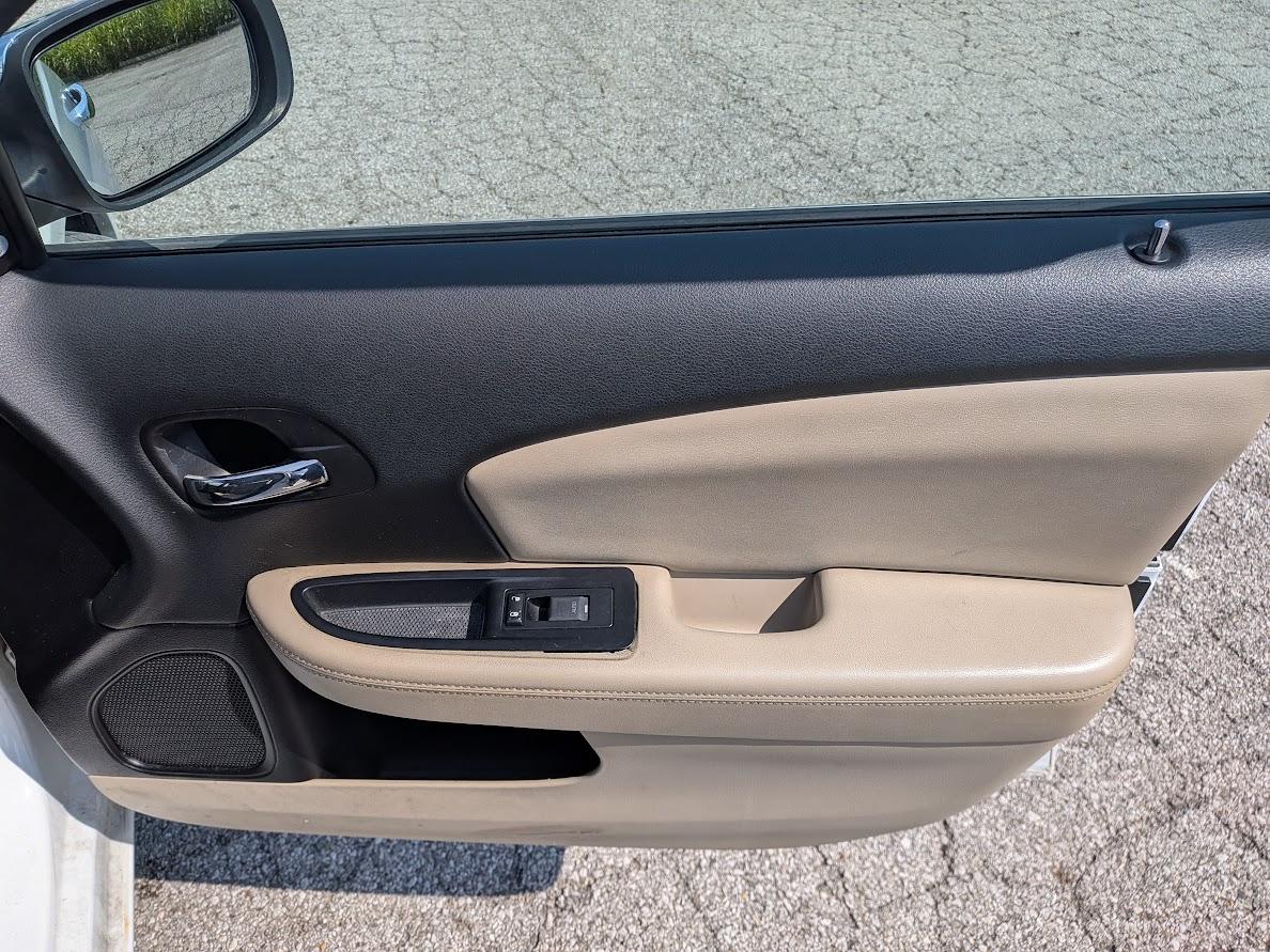 Chrysler 200 4dr Sdn Limited 2013