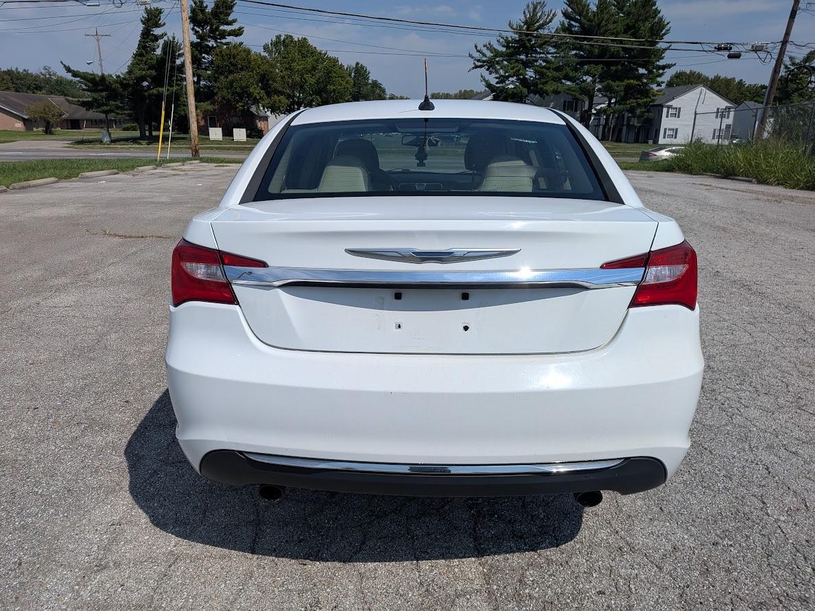 Chrysler 200 4dr Sdn Limited 2013