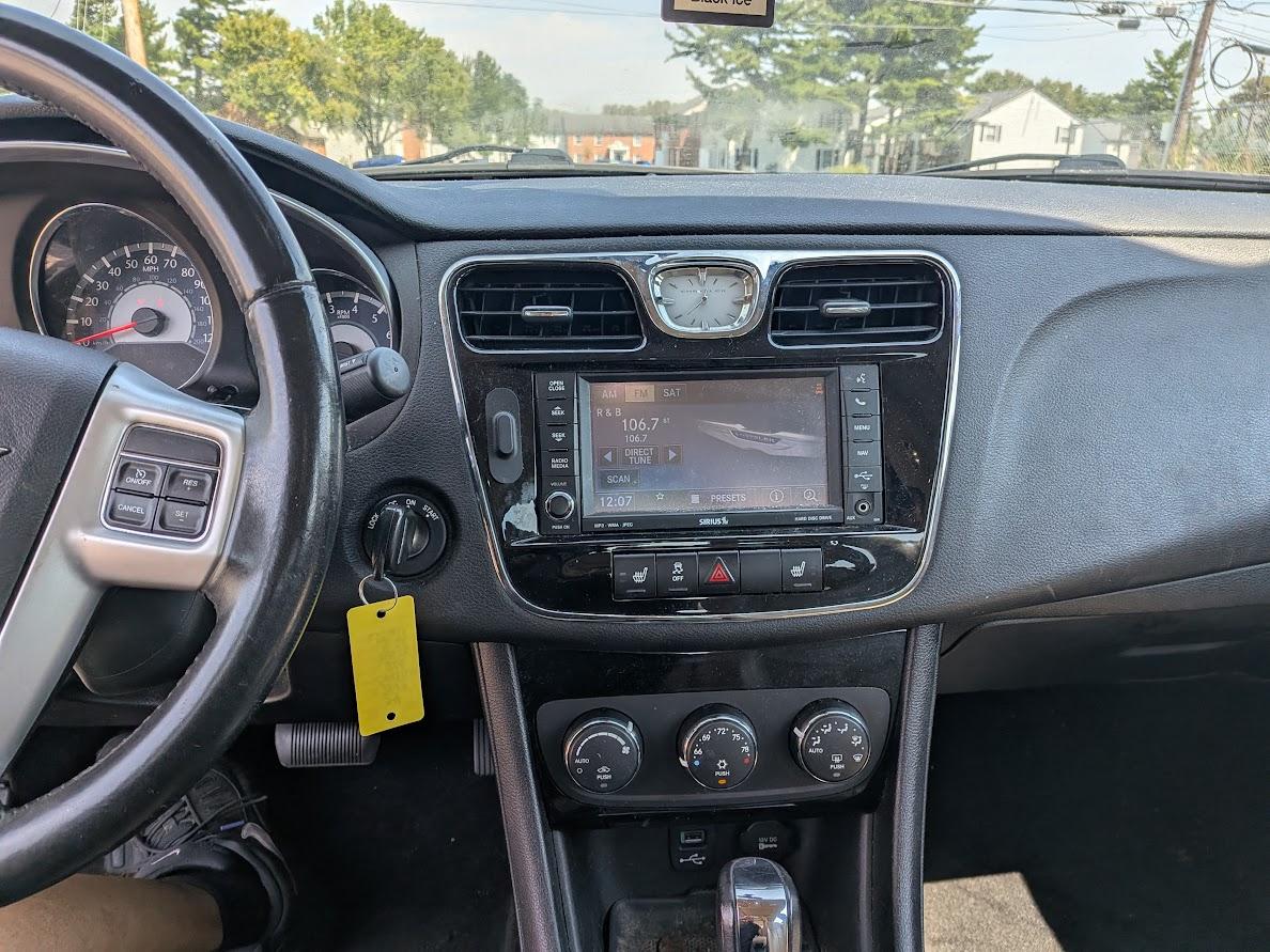 Chrysler 200 4dr Sdn Limited 2013