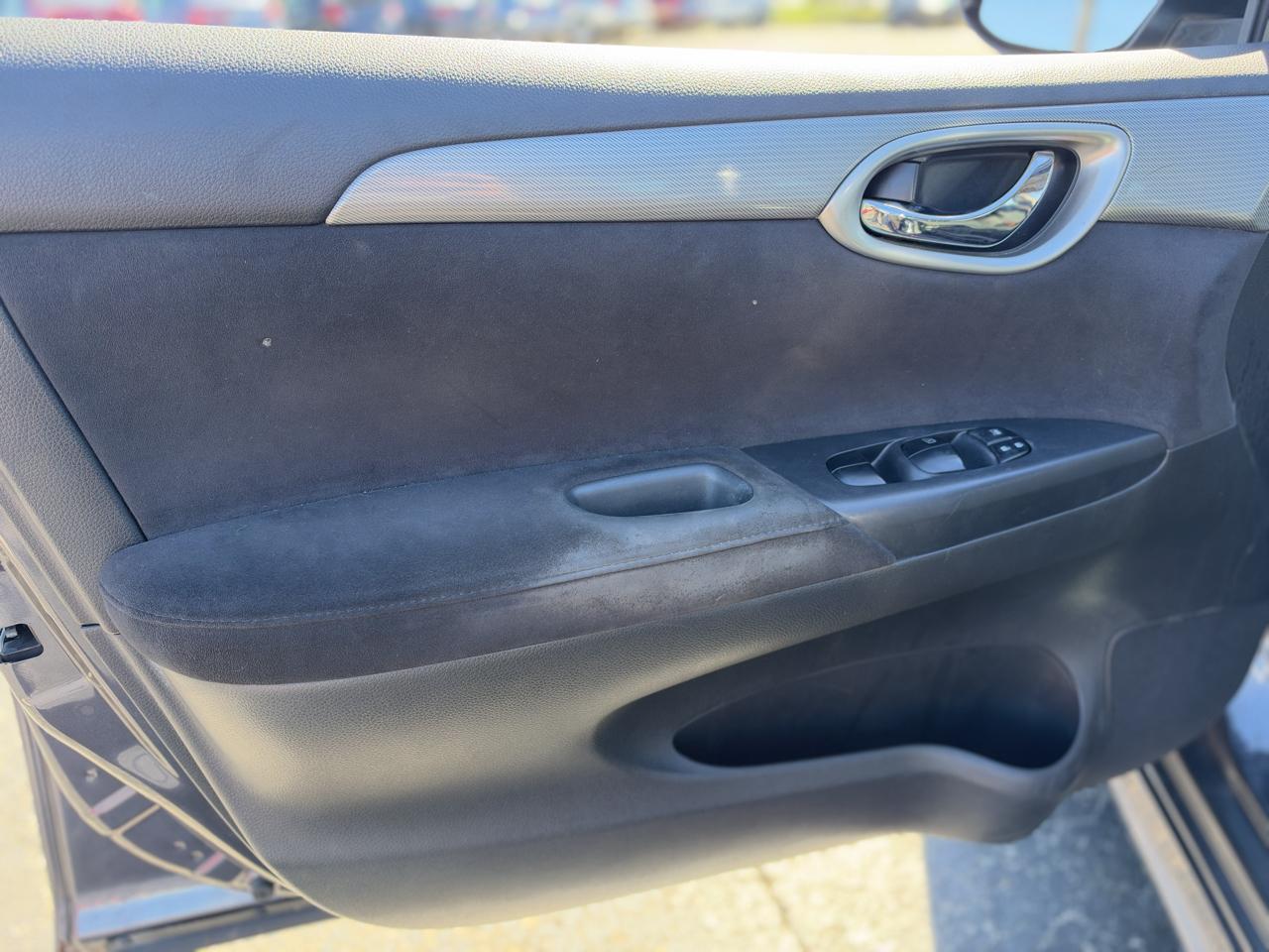 Nissan Sentra 4dr Sdn I4 CVT SR 2013
