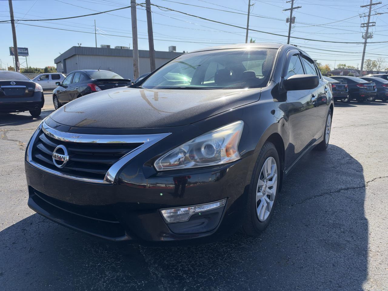 Nissan Altima photo 2